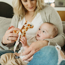 Load image into Gallery viewer, Bottle Buddies - Giraffe Plush Clip